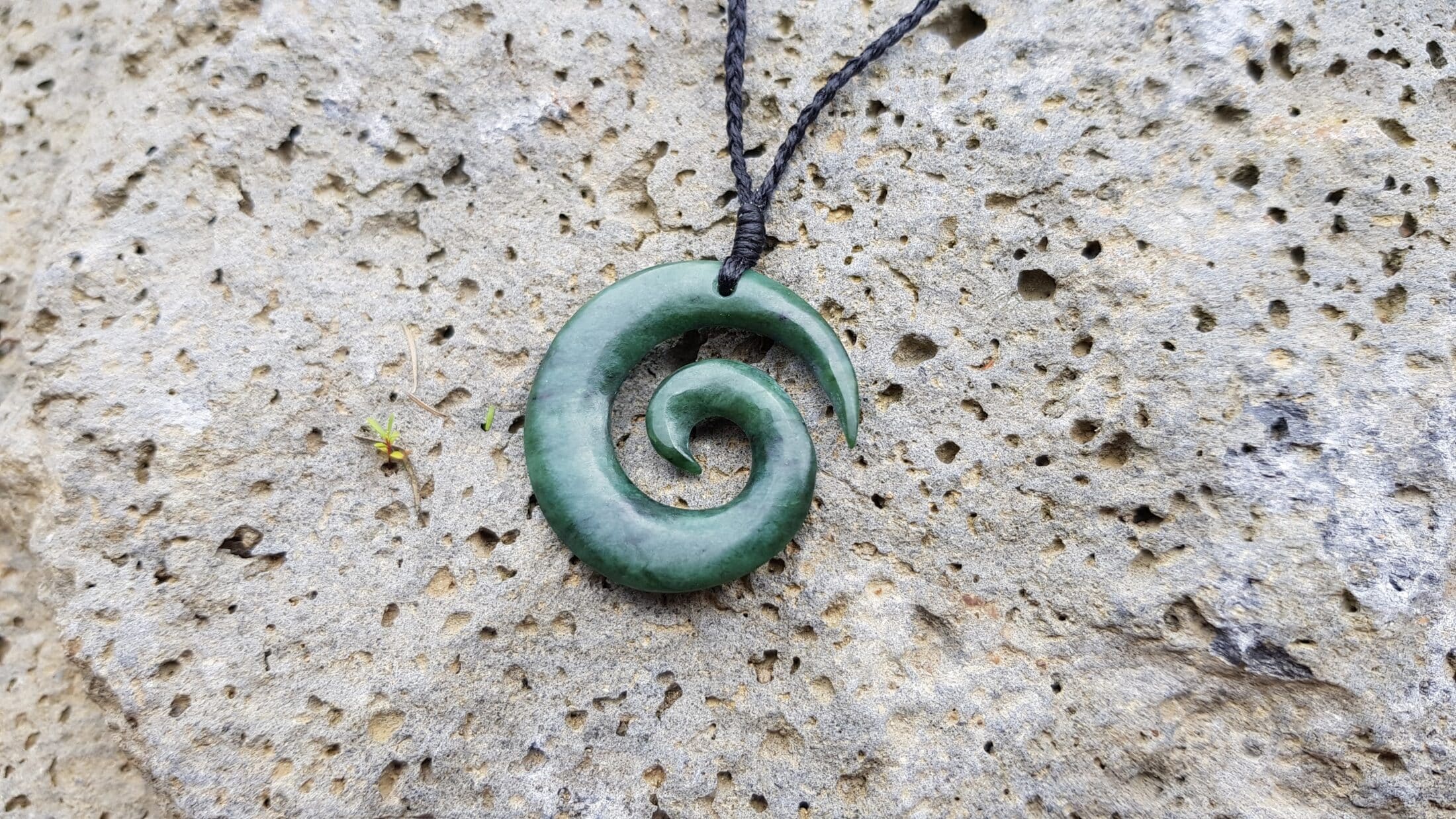 Pounamu Koru Pendant Maori (2) – Campbell Carving