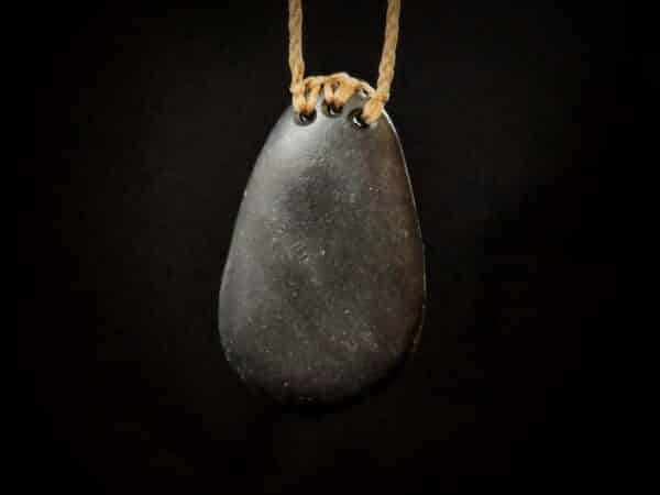 Ånewa pebble ringbolt tan lashing (1) Ånewa pebble ringbolt tan lashing (1)