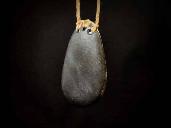 Ånewa pebble ringbolt tan lashing (2) Ånewa pebble ringbolt tan lashing (2)