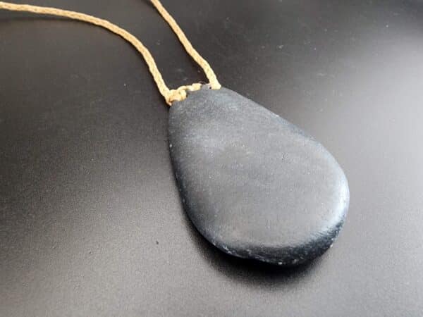 Ånewa pebble ringbolt tan lashing (6) Ånewa pebble ringbolt tan lashing (6)