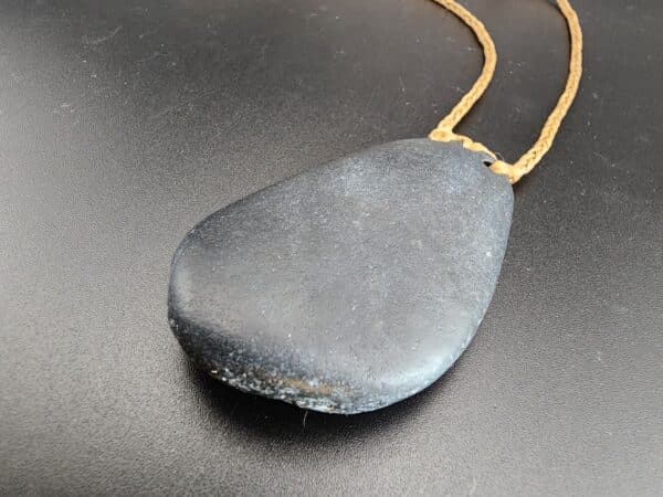 Ånewa pebble ringbolt tan lashing (7) Ånewa pebble ringbolt tan lashing (7)