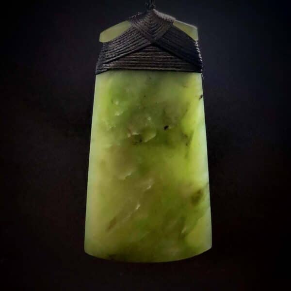 Toki Hapopo Pounamu (8) Toki Hapopo Pounamu (8)