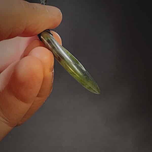 Pounamu Hei matau spiked end (1) Pounamu Hei matau spiked end (1)