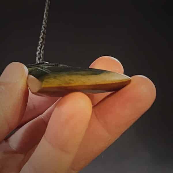 Toki marsden flower jade, putiputi pounamu, natural rough back (1) Toki marsden flower jade, putiputi pounamu, natural rough back (1)