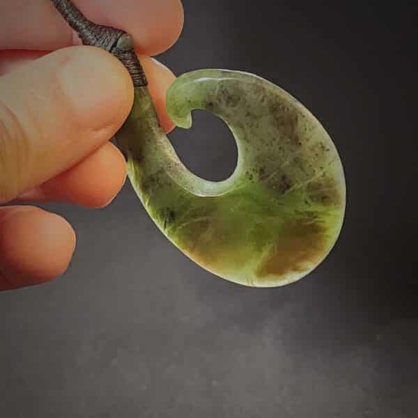 pounamu hei matau, totoweka (3) pounamu hei matau, totoweka (3)