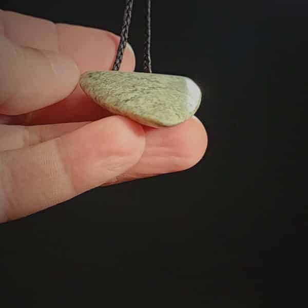 kokopu niho, pounamu (12) kokopu niho, pounamu (12)
