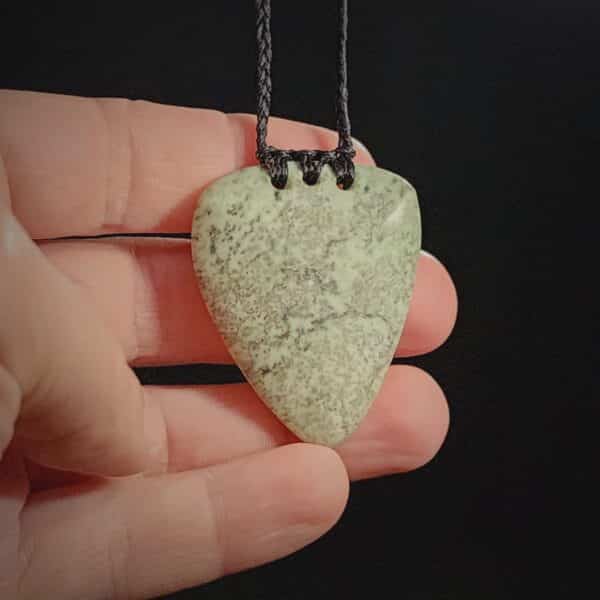 kokopu niho, pounamu (7) kokopu niho, pounamu (7)
