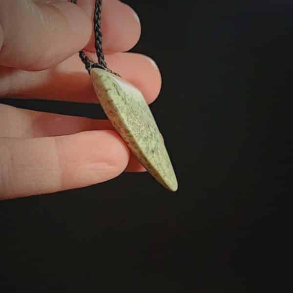 kokopu niho, pounamu (9) kokopu niho, pounamu (9)
