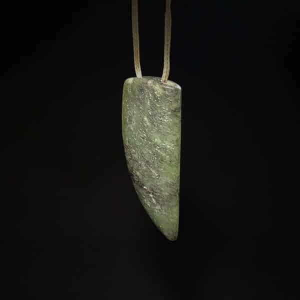pounamu, niho, tooth, strength, jade, maori, carving, mako (3) pounamu, niho, tooth, strength, jade, maori, carving, mako (3)