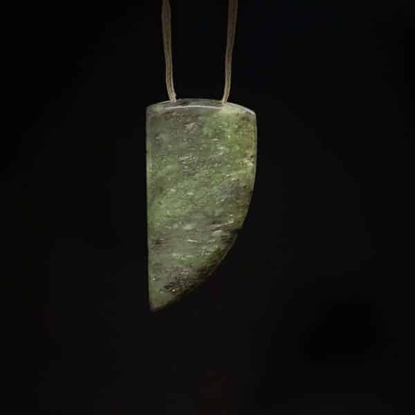 pounamu, niho, tooth, strength, jade, maori, carving, mako (4)