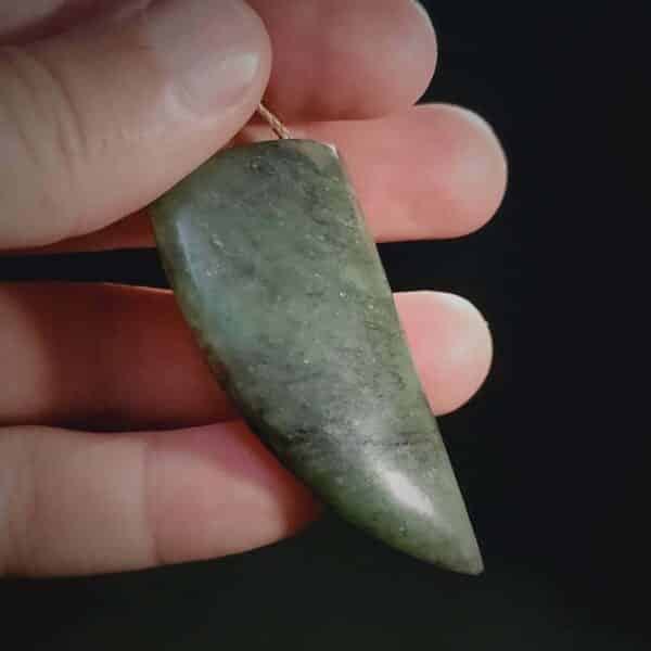 pounamu, niho, tooth, strength, jade, maori, carving, mako (7) pounamu, niho, tooth, strength, jade, maori, carving, mako (7)