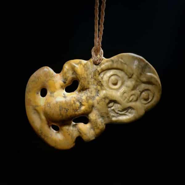 hei tiki, tiki, taonga, raukaraka, pounamu, maori, campbell carving (6)