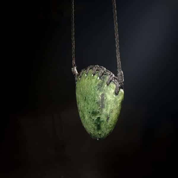 pounamu, breastplate, kōuma, kahotea, taonga (3) pounamu, breastplate, kōuma, kahotea, taonga (3)