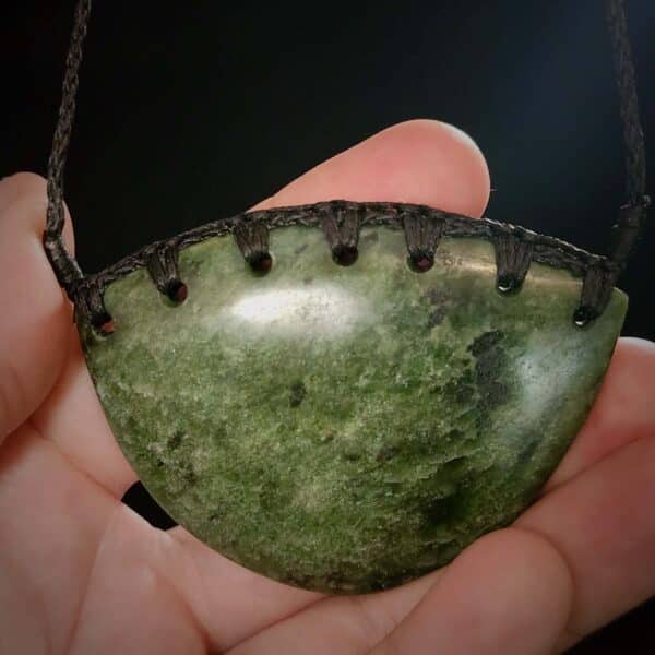 pounamu, breastplate, kōuma, kahotea, taonga (5) pounamu, breastplate, kōuma, kahotea, taonga (5)