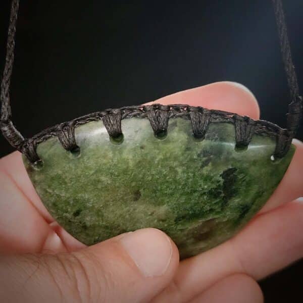 pounamu, breastplate, kōuma, kahotea, taonga (6) pounamu, breastplate, kōuma, kahotea, taonga (6)