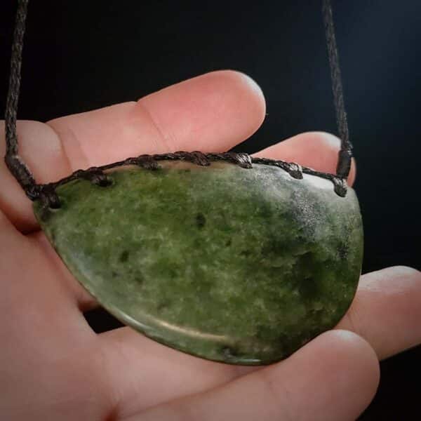 pounamu, breastplate, kōuma, kahotea, taonga (7) pounamu, breastplate, kōuma, kahotea, taonga (7)