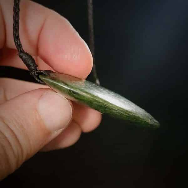 pounamu, breastplate, kōuma, kahotea, taonga (8) pounamu, breastplate, kōuma, kahotea, taonga (8)