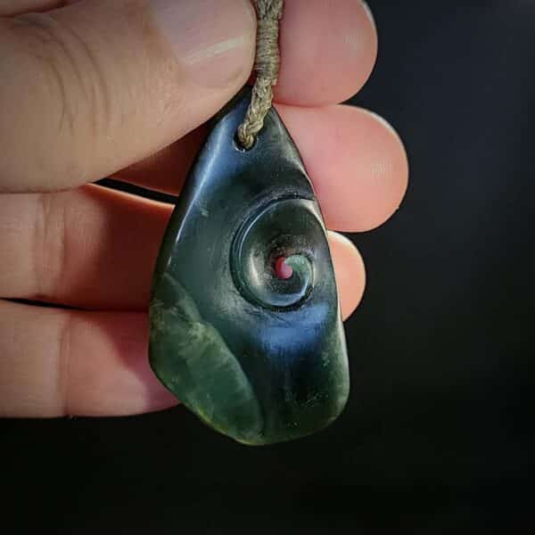 tangiwai, pounamu, bowenite, koru, greenstone, taonga, campbell carving. maori (4) tangiwai, pounamu, bowenite, koru, greenstone, taonga, campbell carving. maori (4)