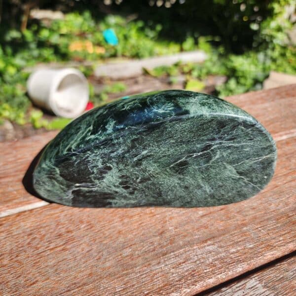Pounamu, display, touchstone, greenstone, taonga (1) Pounamu, display, touchstone, greenstone, taonga (1)