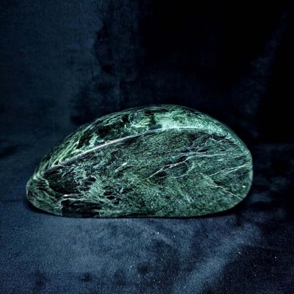 Pounamu, display, touchstone, greenstone, taonga (4) Pounamu, display, touchstone, greenstone, taonga (4)