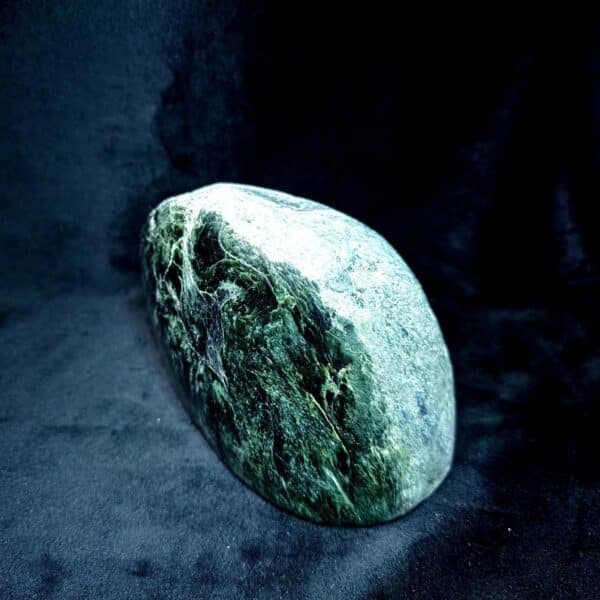 Pounamu, display, touchstone, greenstone, taonga (5) Pounamu, display, touchstone, greenstone, taonga (5)