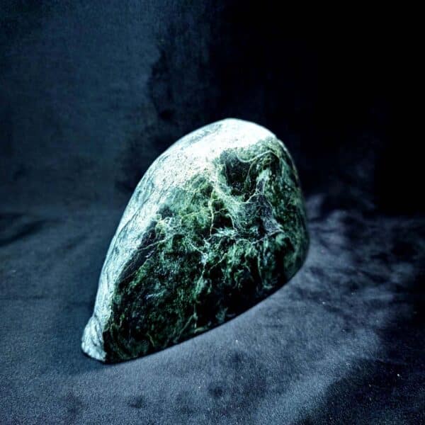 Pounamu, display, touchstone, greenstone, taonga (6) Pounamu, display, touchstone, greenstone, taonga (6)