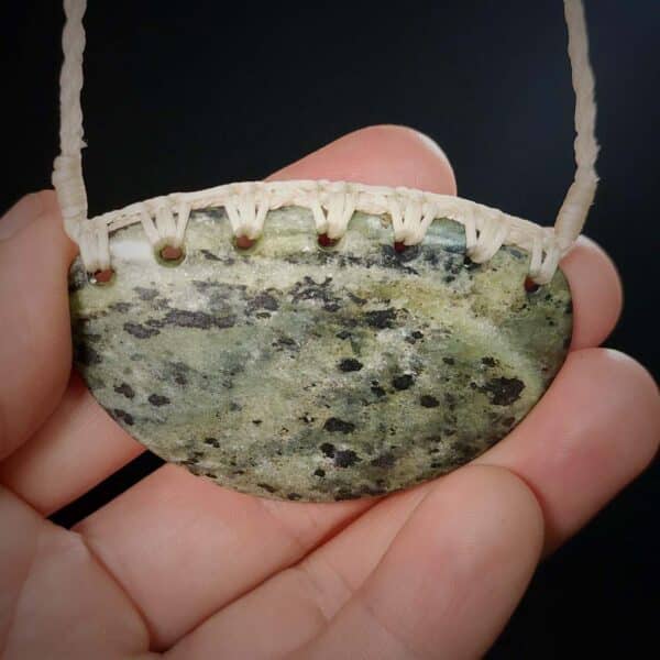 kōuma, breastplate, kokopu, pounamu, maori, taonga (3) kōuma, breastplate, kokopu, pounamu, maori, taonga (3)