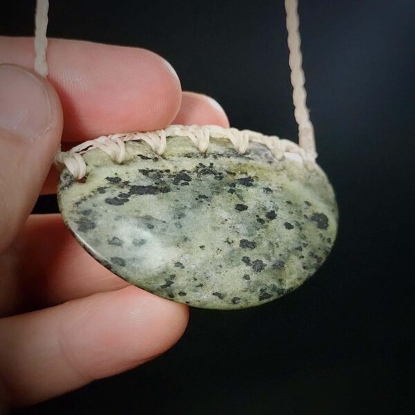 kōuma, breastplate, kokopu, pounamu, maori, taonga (7) kōuma, breastplate, kokopu, pounamu, maori, taonga (7)