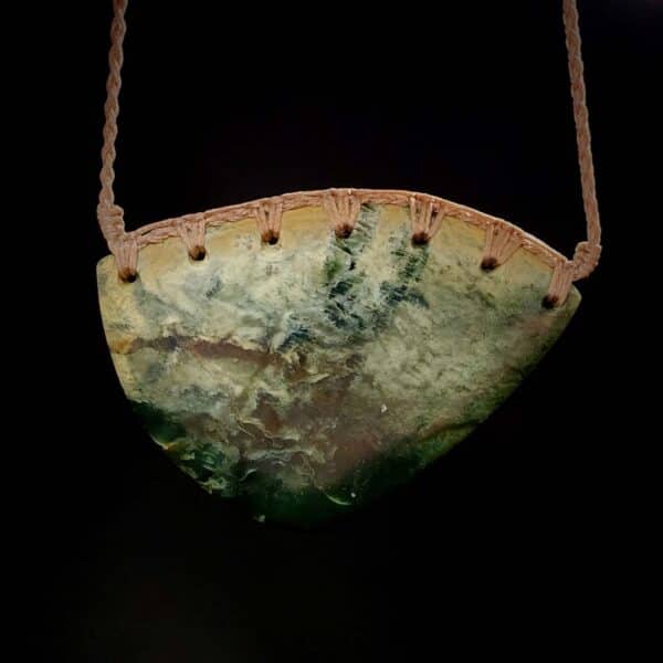 Kōuma, breastplate, taonga, pounamu, flower jade, marsden, maori, pounamu (5)