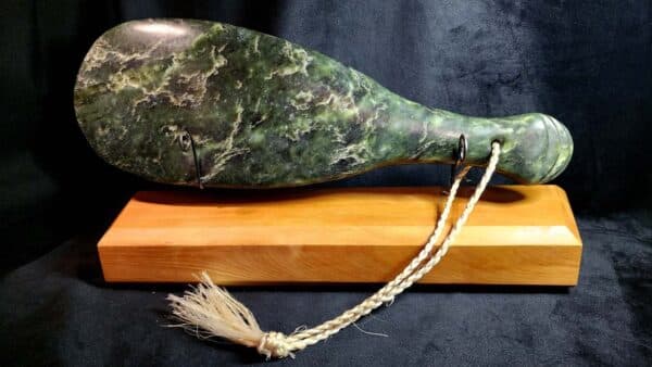 Mere, pounamu, kawakawa, taonga, weapon, muka, maori (1) Mere, pounamu, kawakawa, taonga, weapon, muka, maori (1)