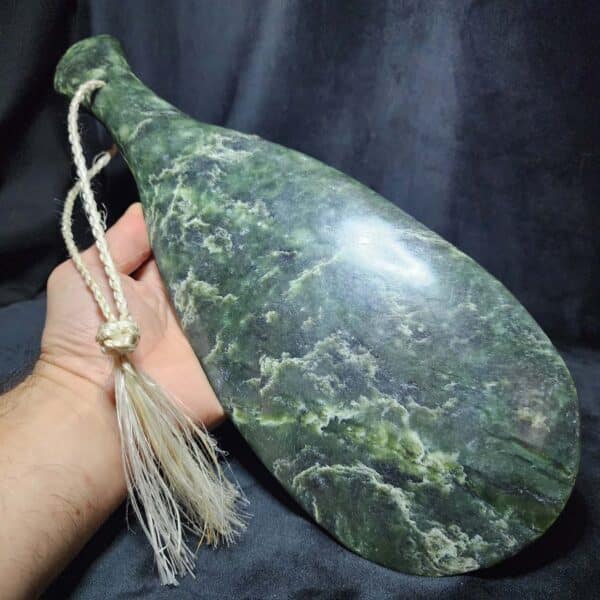 Mere, pounamu, kawakawa, taonga, weapon, muka, maori (10) Mere, pounamu, kawakawa, taonga, weapon, muka, maori (10)