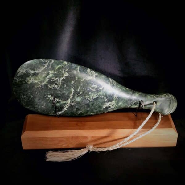 Mere, pounamu, kawakawa, taonga, weapon, muka, maori (2) Mere, pounamu, kawakawa, taonga, weapon, muka, maori (2)
