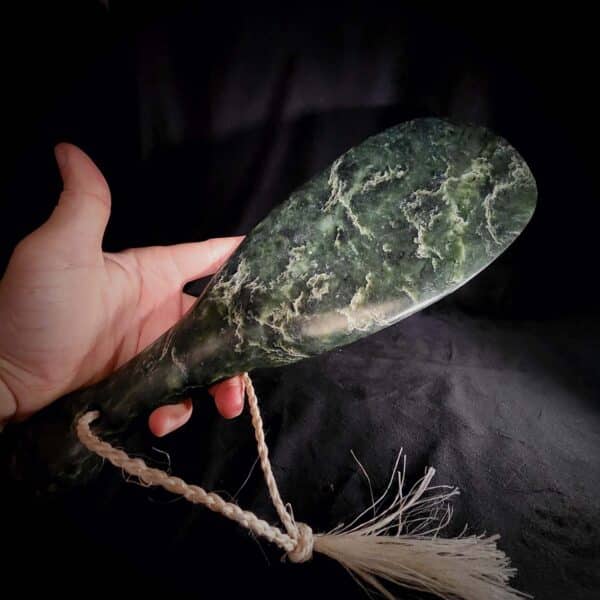 Mere, pounamu, kawakawa, taonga, weapon, muka, maori (3) Mere, pounamu, kawakawa, taonga, weapon, muka, maori (3)