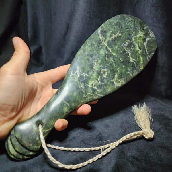 Mere, pounamu, kawakawa, taonga, weapon, muka, maori (4) Mere, pounamu, kawakawa, taonga, weapon, muka, maori (4)