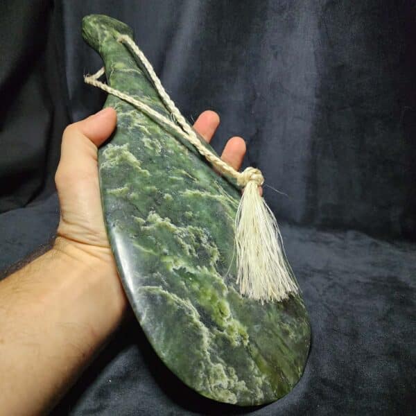 Mere, pounamu, kawakawa, taonga, weapon, muka, maori (9) Mere, pounamu, kawakawa, taonga, weapon, muka, maori (9)