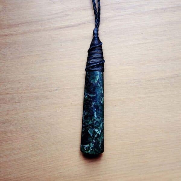 Roimata, taonga, pounamu, tākiri, douglas creek, tear drop (1) Roimata, taonga, pounamu, tākiri, douglas creek, tear drop (1)