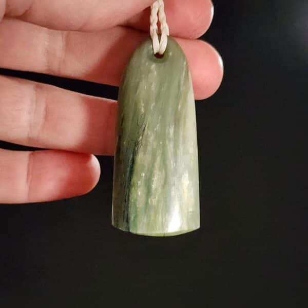 Inanga toki, pounamu, jade, nephrite, taonga (5) Inanga toki, pounamu, jade, nephrite, taonga (5)