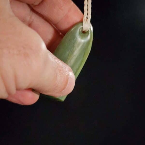 Inanga toki, pounamu, jade, nephrite, taonga (7) Inanga toki, pounamu, jade, nephrite, taonga (7)