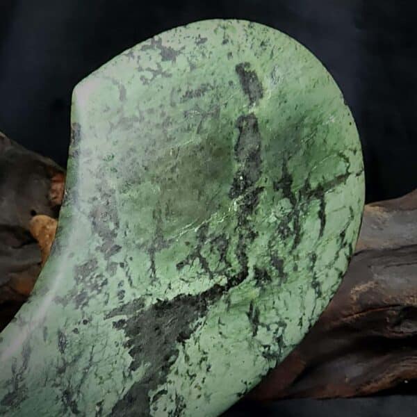 PAU02 Wahaika - Rimu on natural red rata, pounamu, taonga, maori, mere (8) PAU02 Wahaika - Rimu on natural red rata, pounamu, taonga, maori, mere (8)