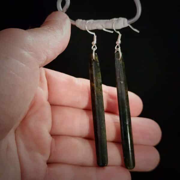 PAU03 Williamsonite drop earrings, roimata, drop, pounamu, tangiwai (4) PAU03 Williamsonite drop earrings, roimata, drop, pounamu, tangiwai (4)
