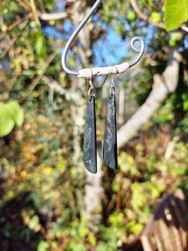 PAU06 Emerald Green Tangiwai Earrings medium, pounamu, taonga (1) PAU06 Emerald Green Tangiwai Earrings medium, pounamu, taonga (1)