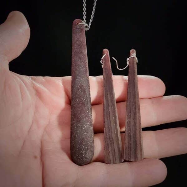 PAU08 Aroha roimata and earring set, taonga (3) PAU08 Aroha roimata and earring set, taonga (3)