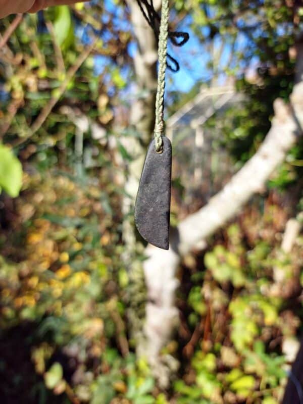 PAU11 Tangiwai Blade Pendant, pounamu, taonga (2) PAU11 Tangiwai Blade Pendant, pounamu, taonga (2)