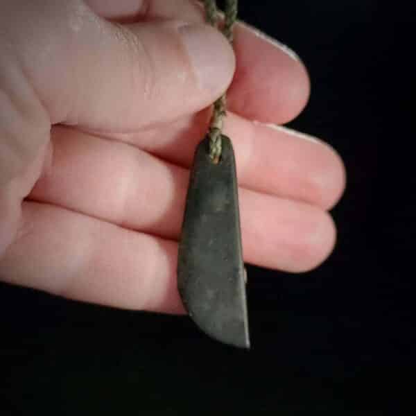 PAU11 Tangiwai Blade Pendant, pounamu, taonga (4) PAU11 Tangiwai Blade Pendant, pounamu, taonga (4)