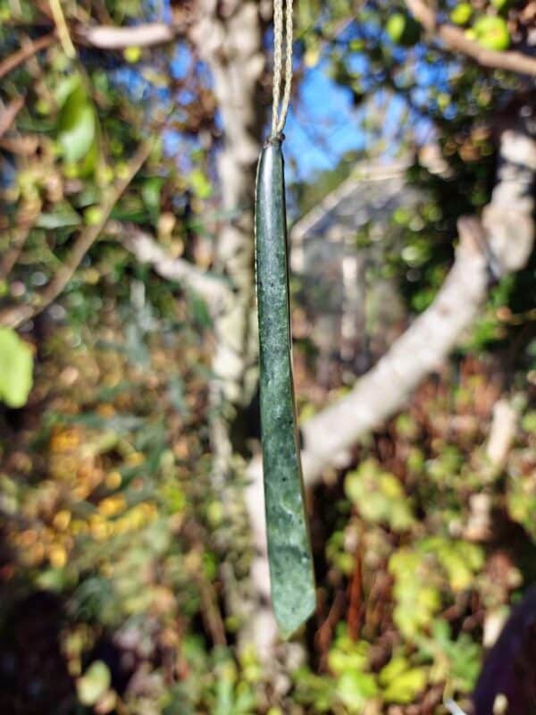 PAU15 Elegant Roimata, taonga, pounamu, kawakawa (2) PAU15 Elegant Roimata, taonga, pounamu, kawakawa (2)