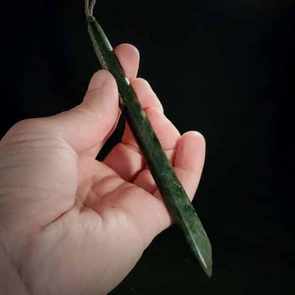 PAU15 Elegant Roimata, taonga, pounamu, kawakawa (4) PAU15 Elegant Roimata, taonga, pounamu, kawakawa (4)