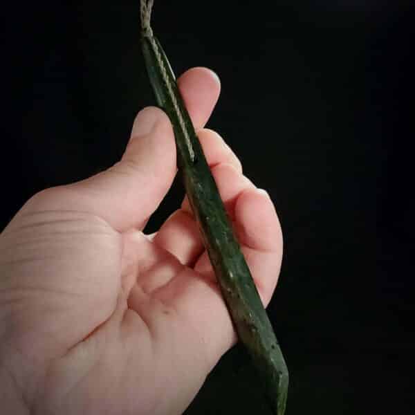 PAU15 Elegant Roimata, taonga, pounamu, kawakawa (5) PAU15 Elegant Roimata, taonga, pounamu, kawakawa (5)