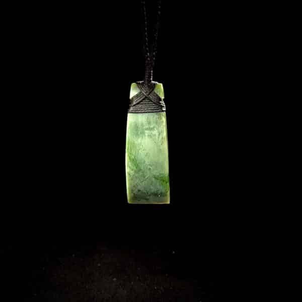 PAU16 Inaga Toki Curved, pounamu, taonga (4)