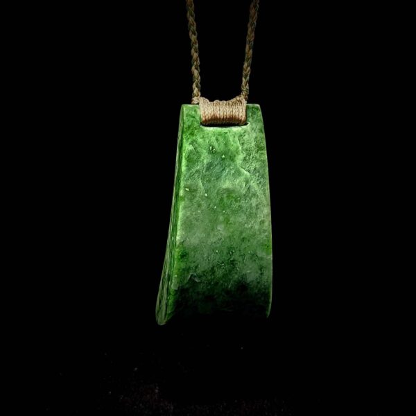 PAU20 Mana Toki Flower white bright green, taonga, pounamu (4)