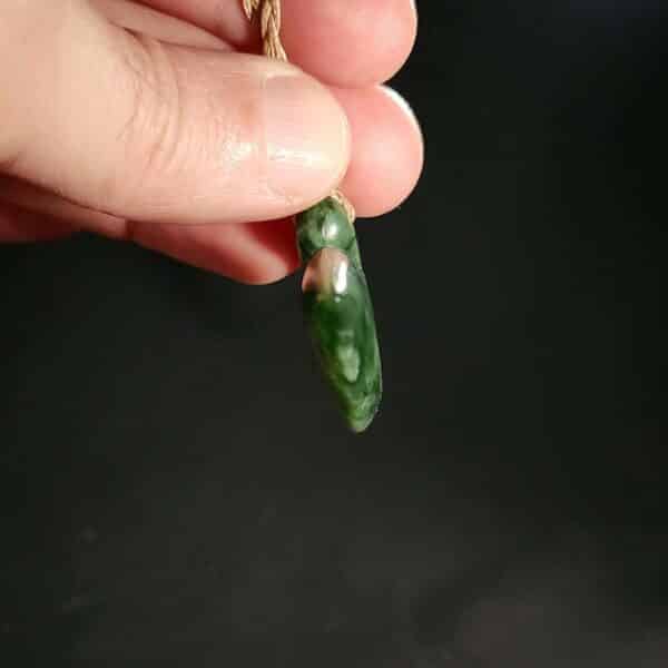 hei matau, pounamu, jade, taonga (1) hei matau, pounamu, jade, taonga (1)